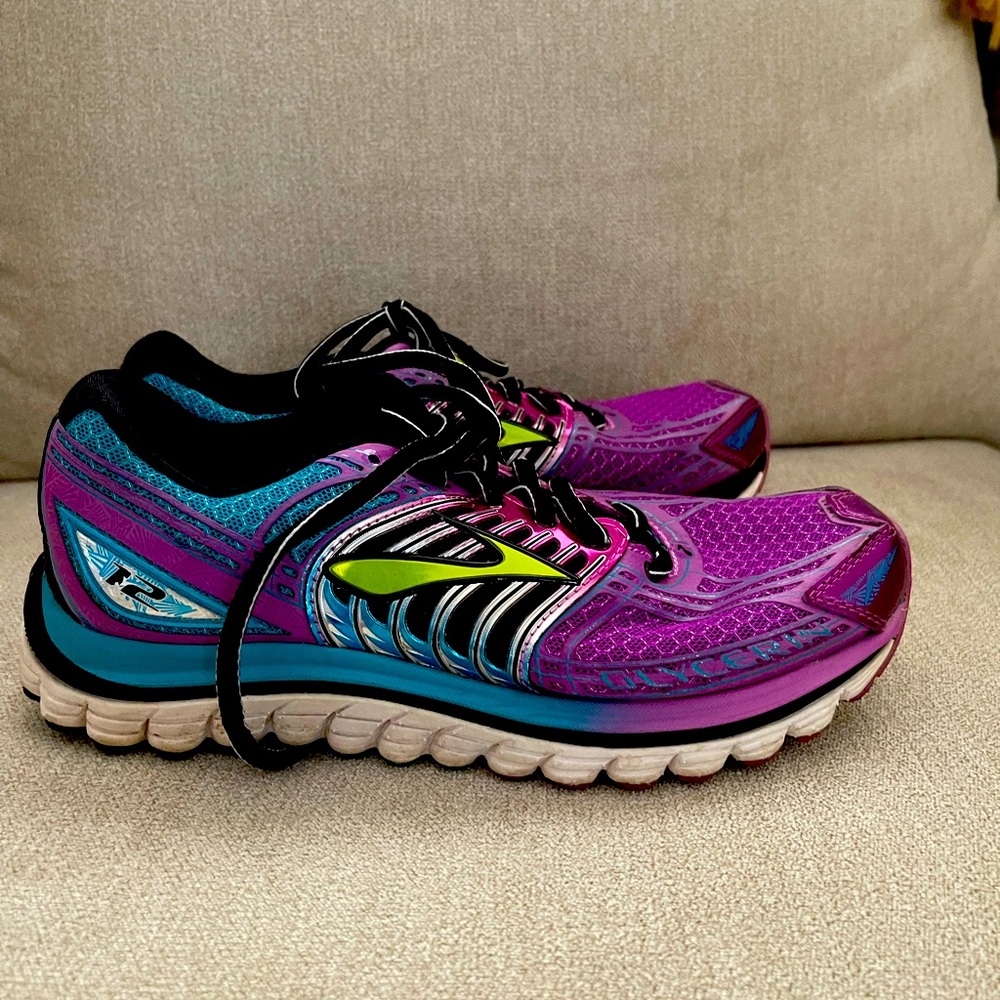 Size 6 Brooks